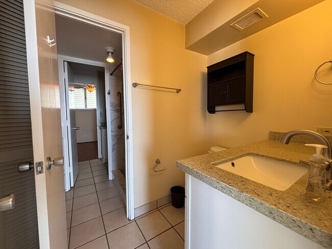 Building Photo - 1676 Ala Moana Blvd