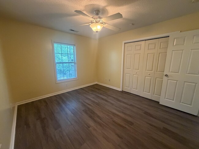 Building Photo - 30 Spanish Moss Cir