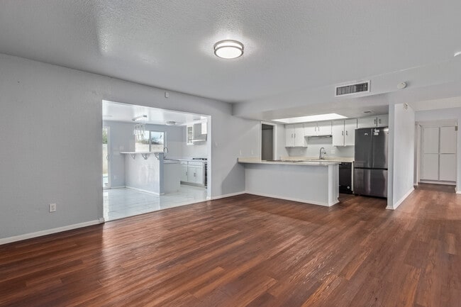 Building Photo - 4632 W Palo Verde Dr