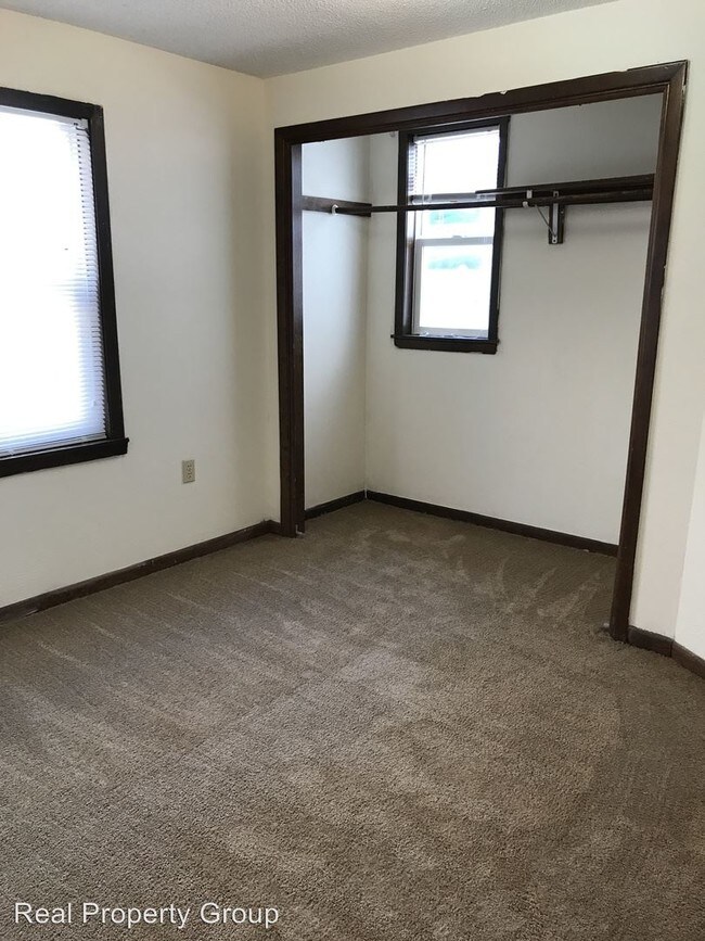 Building Photo - 402 S 9th St