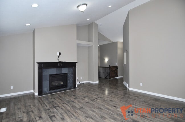 Building Photo - 6332 Spray Lake Dr