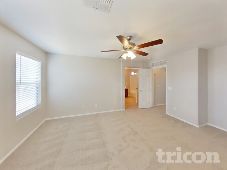 Building Photo - 377 E Maddison St