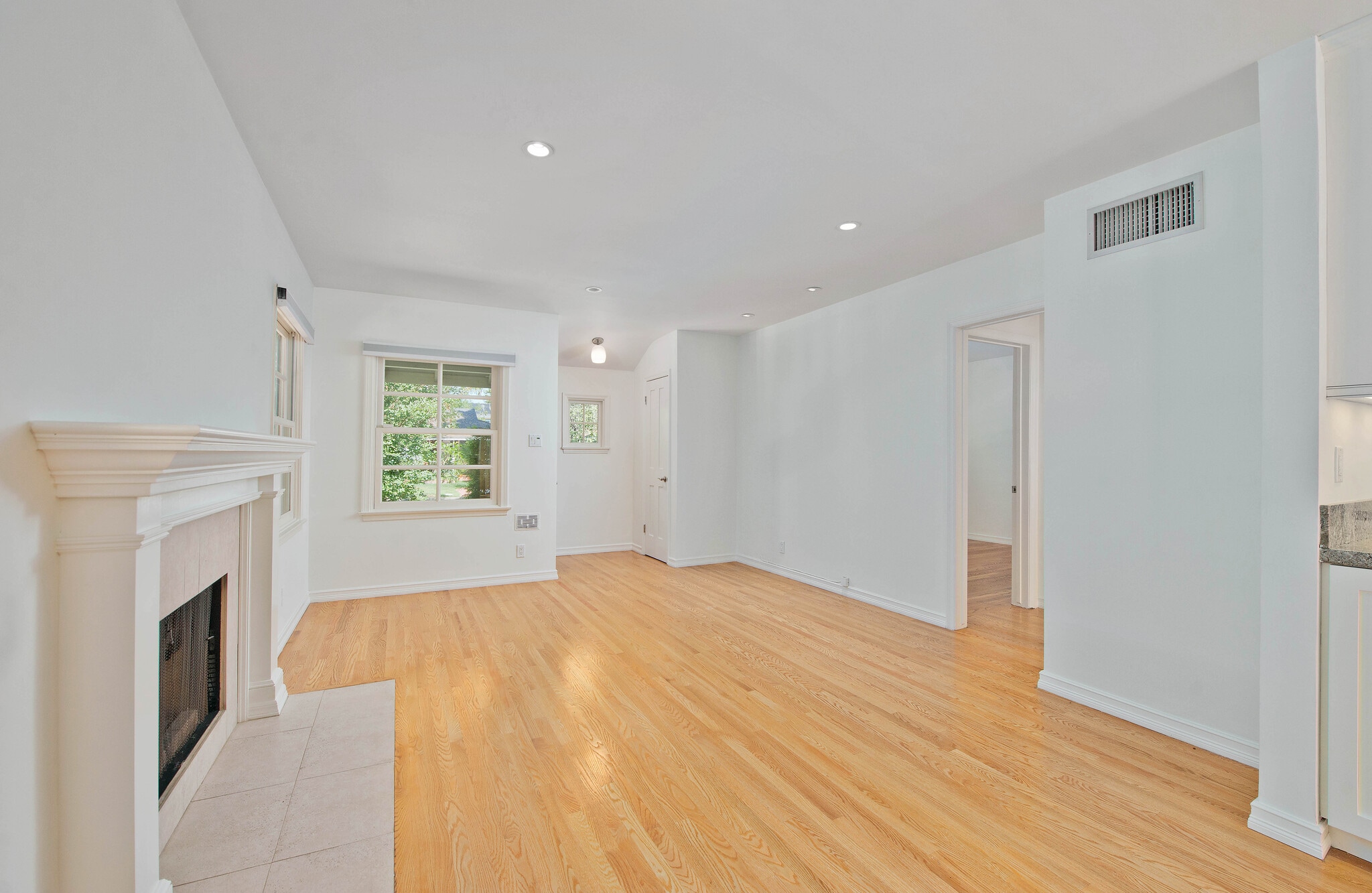 Building Photo - 13964 Peach Grove St