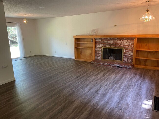 Building Photo - **RESERVE NOW FOR SUMMER 2026**  Spacious ...