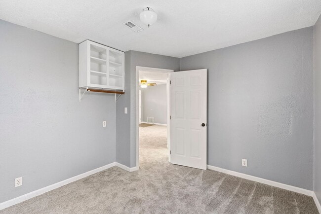 Building Photo - 3 Bed | 1 Bath | FULLY Remodeled | FULLY Fenced Yard | Springfield MO | PETS WELCOME!