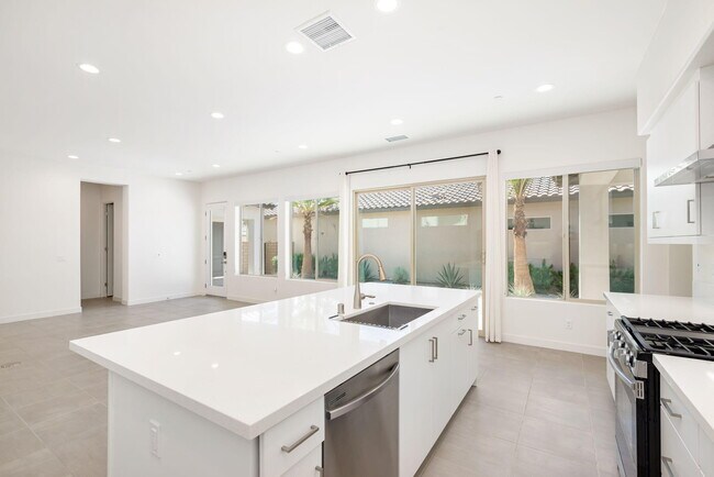 Building Photo - 80422 Platinum Wy