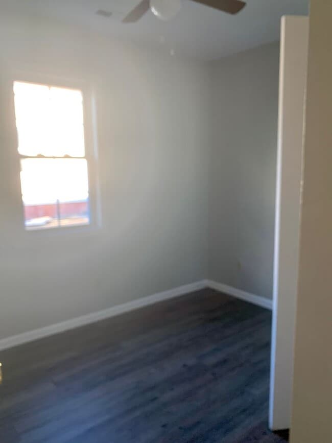 Building Photo - Promise Land Historic Walking District Downtown Morehead City! Charming 4 bedroom 1 1/2 bath Home...