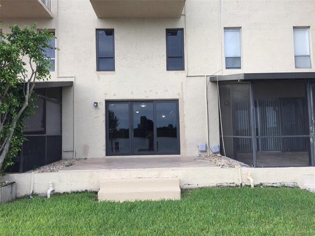 Building Photo - 1100 Crystal Lake Dr