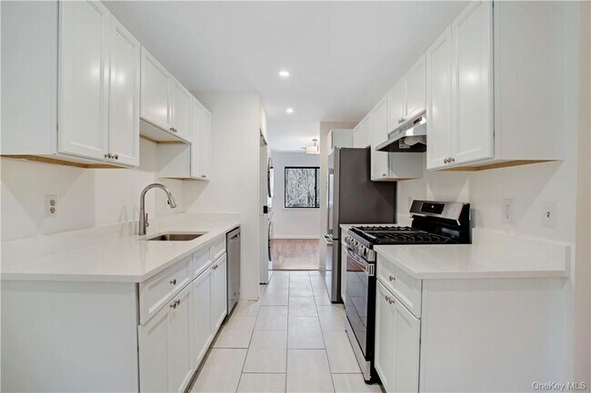 Building Photo - 361 N Greeley Ave