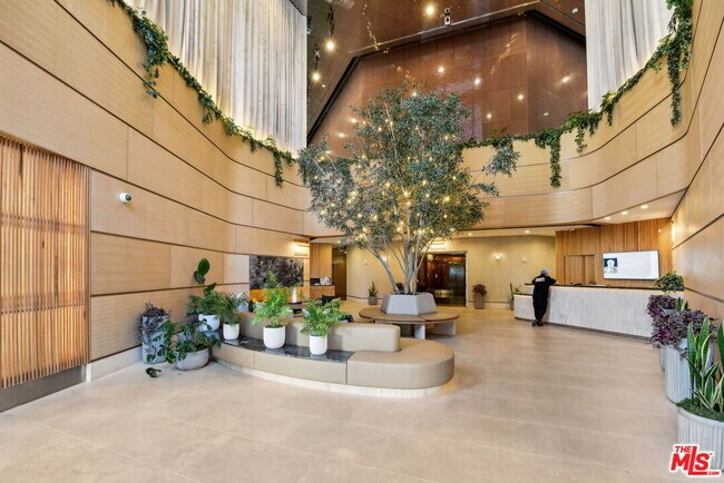 Building Photo - 1100 Wilshire Blvd