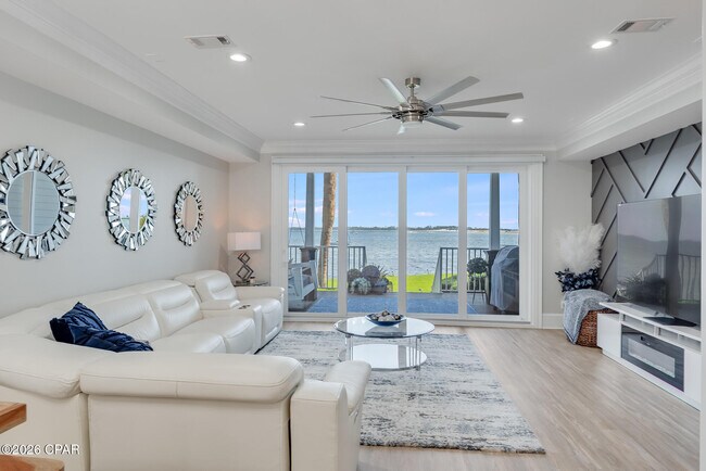 Building Photo - 3827 Mariner Dr