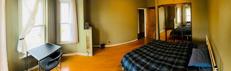 Building Photo - 1062 Saratoga St