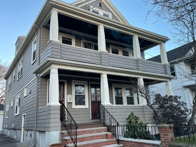 Building Photo - 12 Grant St