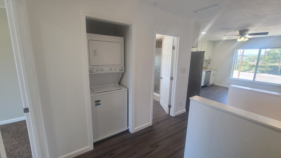 Building Photo - 3704 E Bond Ave