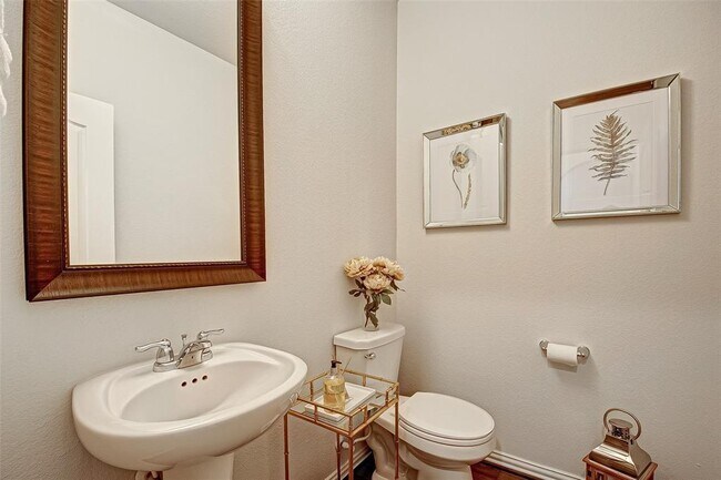 Building Photo - 23811 Via Viale Dr
