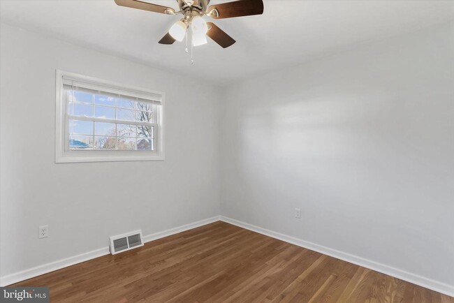 Building Photo - 855 Anthony Ave