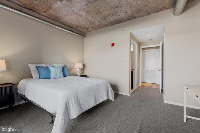 Building Photo - 1200 Steuart St