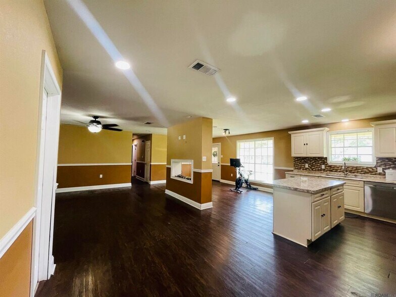 Building Photo - 4036 Ridgemont Dr