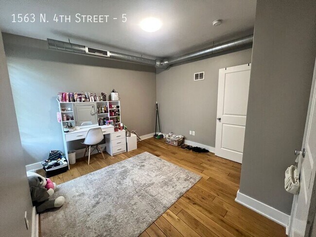 Building Photo - 1563 N 4th St