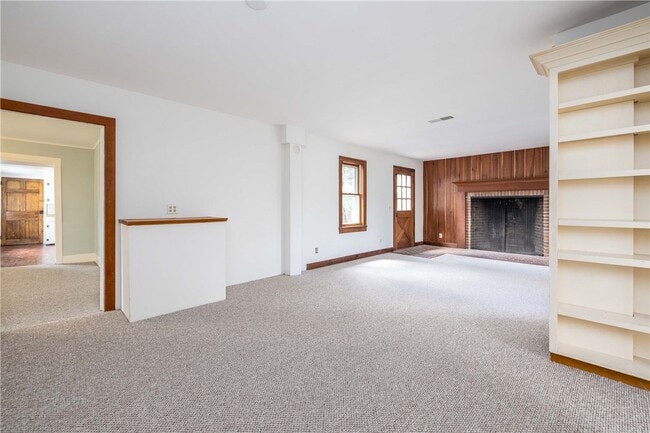 Building Photo - 1253 Fairport Rd