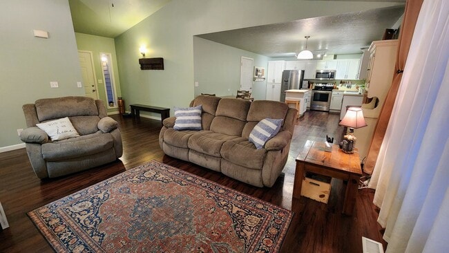 Building Photo - Updated 3 Bedroom Home Located in SW Lebanon