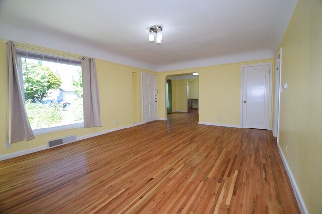 Building Photo - 10744 SE 29th Ave