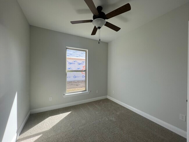 Building Photo - 1041 Lakehaven Dr