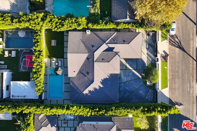 Building Photo - 13339 Margate St