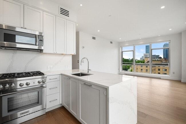 Building Photo - 700 Harrison Ave