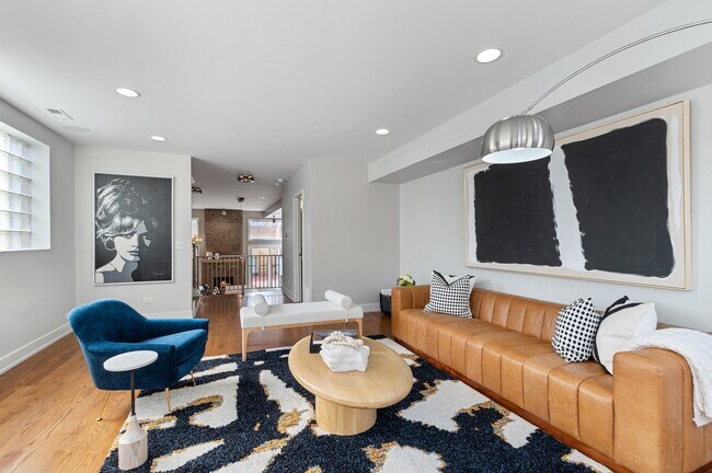 Building Photo - 1527 W Pearson St