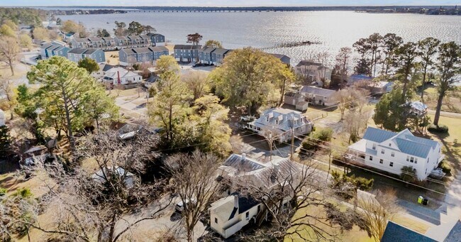 Building Photo - 802 N B St