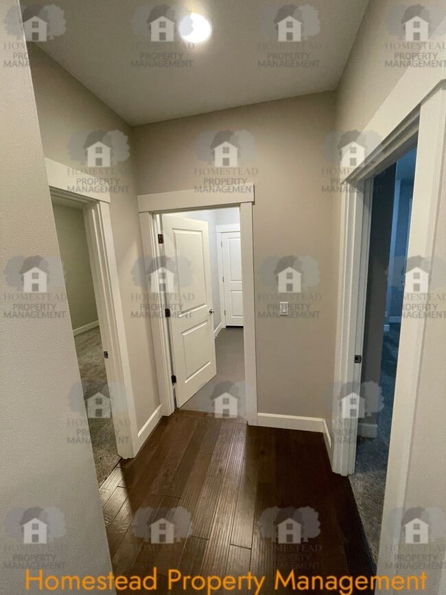 Building Photo - OUTSTANDING SOUTH SALEM LOCATION!