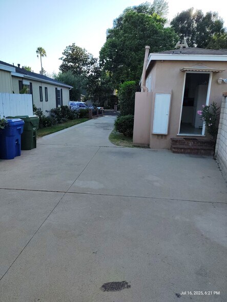 Building Photo - 4734 Allott Ave