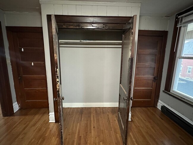 Building Photo - Indianola Ave 1574-1580 MLR