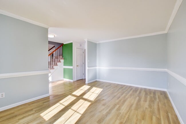 Building Photo - 214 Jouster Way