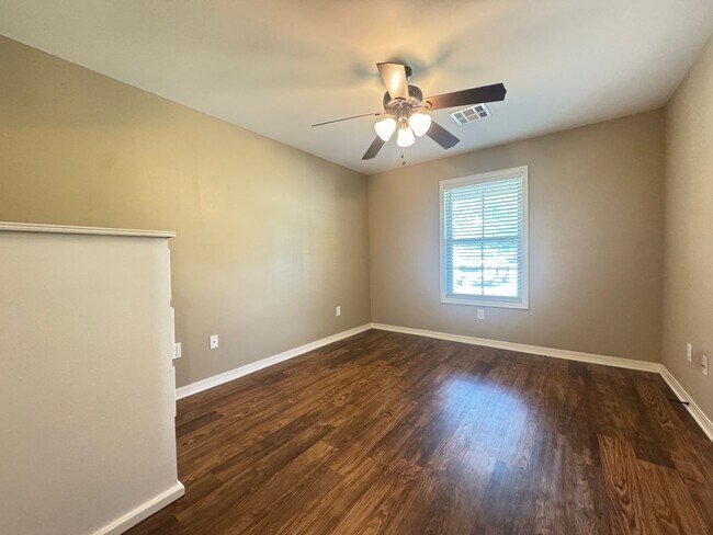 Building Photo - 3 Bed 2 Bath Townhouse in Ruston!