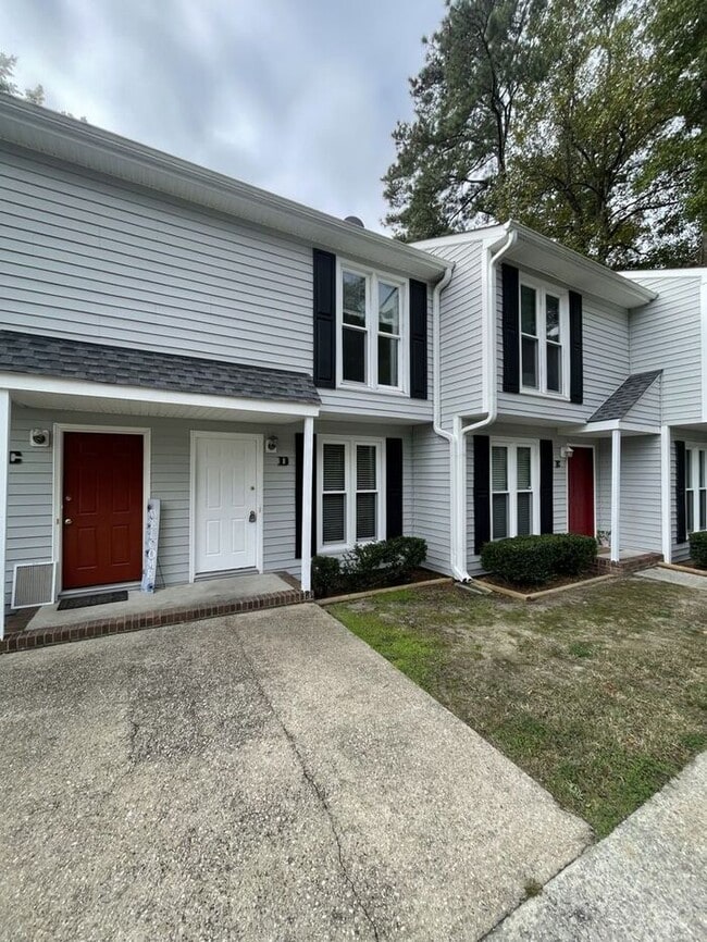 Building Photo - Townhome For Rent