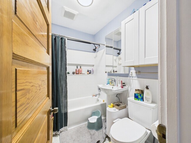 Building Photo - 4318 N Albany Ave