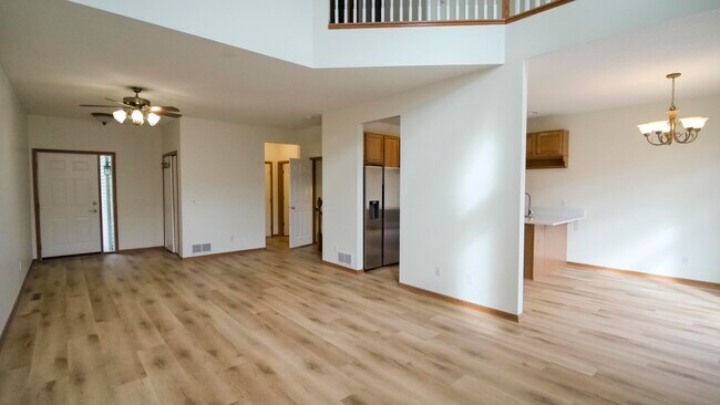 Building Photo - 15250 Florist Cir