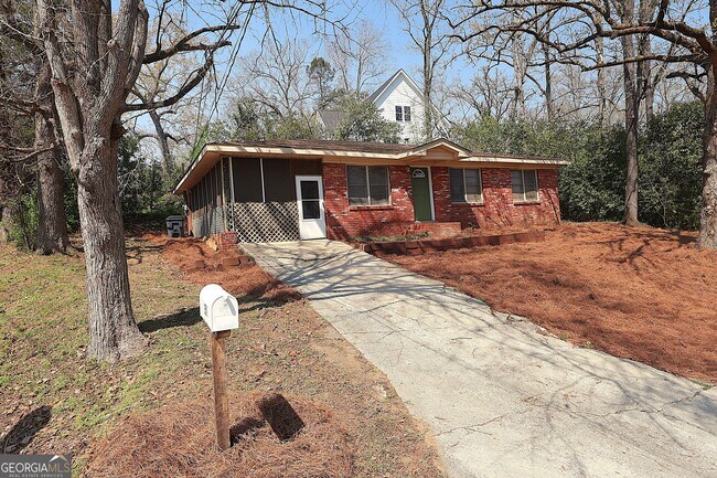 Building Photo - 351 Brook St