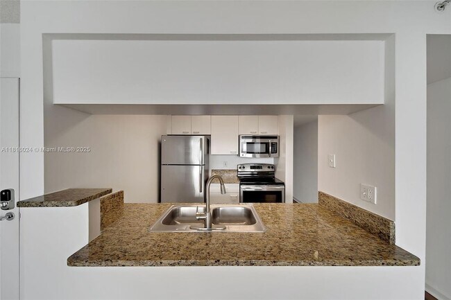 Building Photo - 1756 N Bayshore Dr