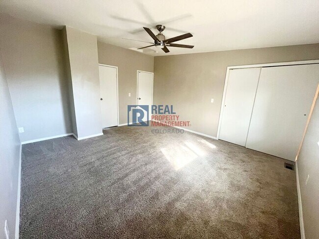 Building Photo - 392 W Rockrimmon Blvd