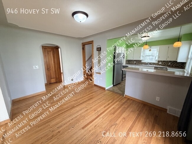 Building Photo - 946 Hovey St SW