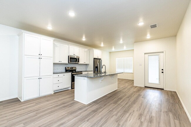 Building Photo - 5549 Lehigh St