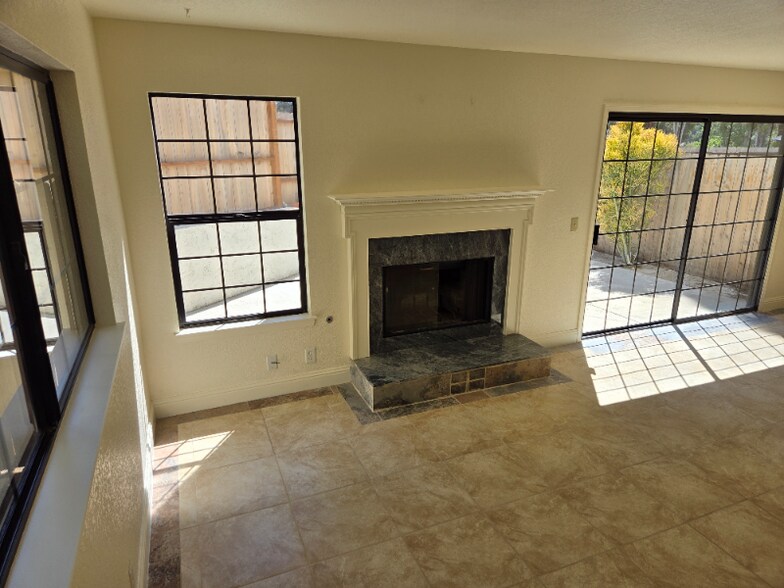 Building Photo - 652 Shady Ln