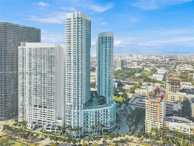 Building Photo - 1900 N Bayshore Dr