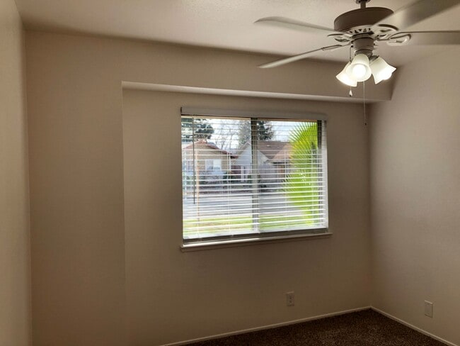 Building Photo - 3-Bed, 2-Bath Single-Family Home (Lease as...