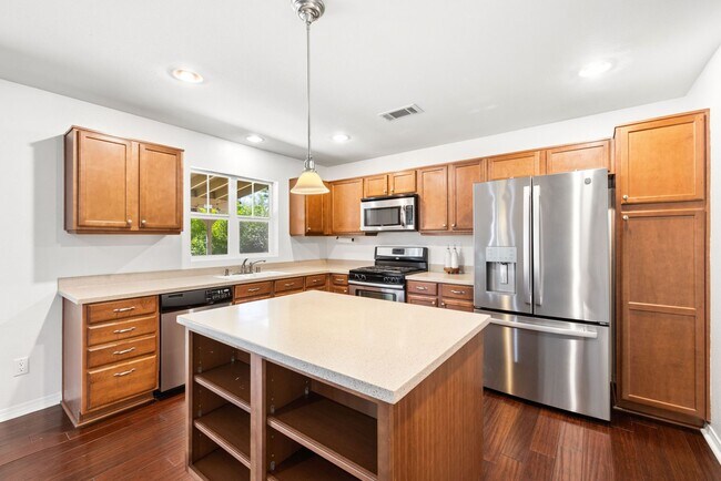 Building Photo - 4 bedrooms / 3 bathroom OPEN floor plan HOUSE for rent in LANCASTER