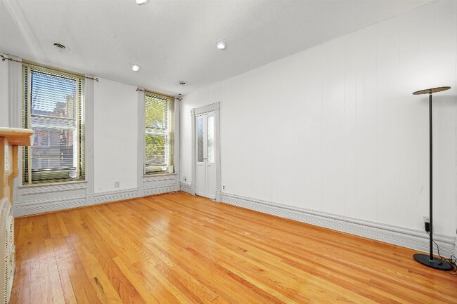Building Photo - 911 S Loomis St