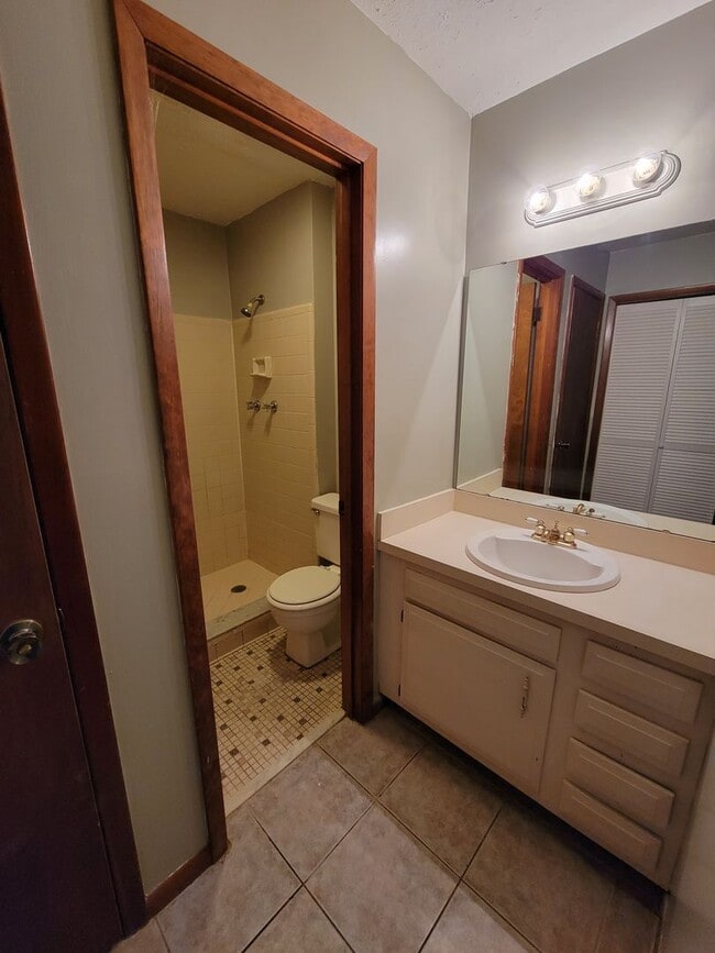 Building Photo - $1350 - 2/2/1 - Great Orange Park Location